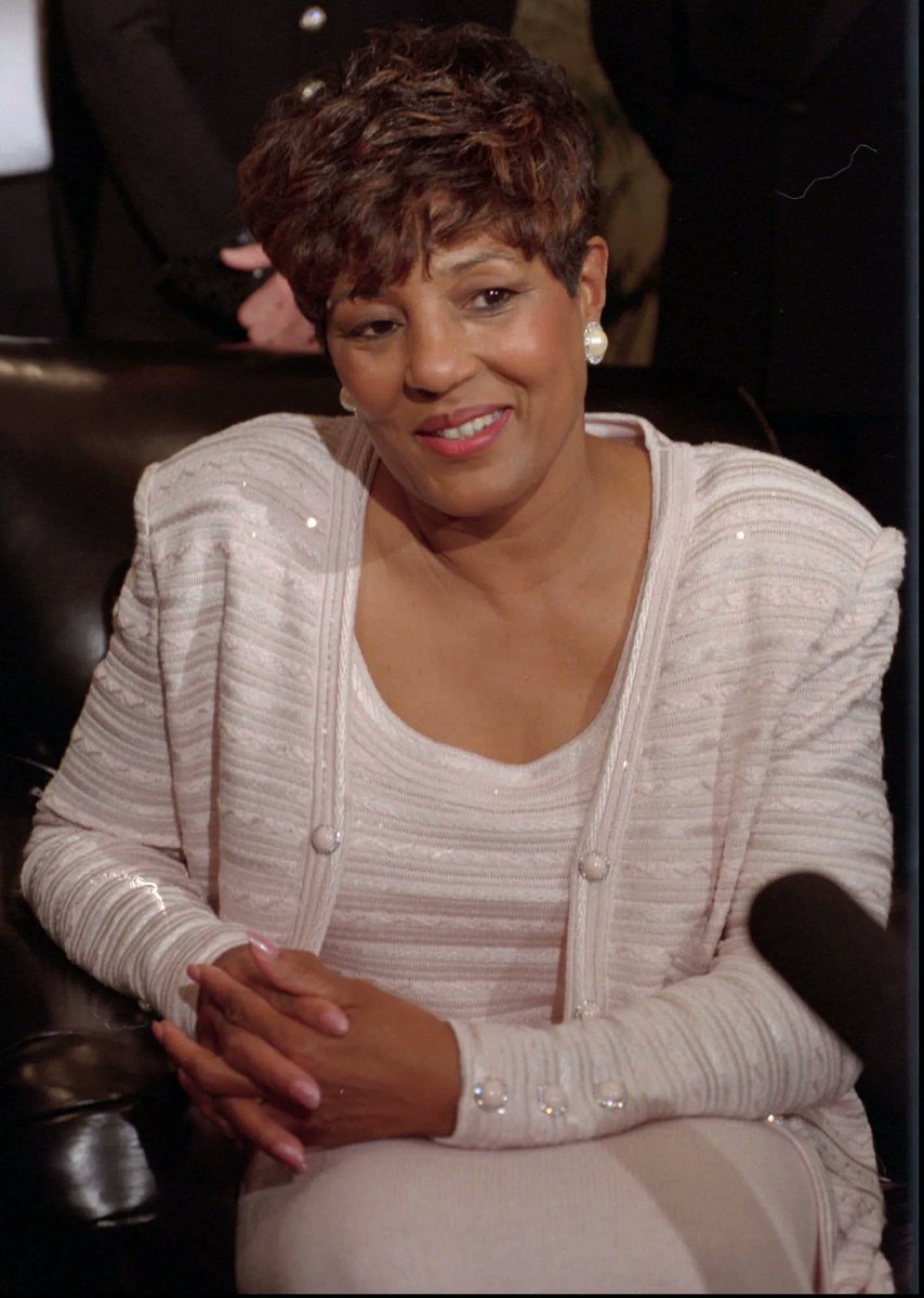 The107_hbcu's tweet photo. Today in 2005 @aamuedu alumna Vivian Malone Jones died. Was 1st Black graduate of @UofAlabama.  DYK...while a student at Bama, she could not stay on campus so she stayed @StillmanCollege...? A #Stillman student- Mack Jones- was her driver to and from class.  They later married. https://t.co/rT64LZtJZB