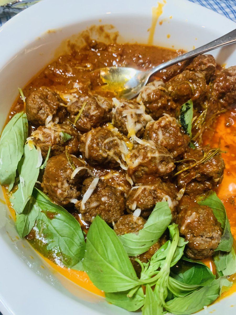 MmaOreo's tweet image. When my friend Jacqui says: “Chomi, woza ngiphekile “ she doesn’t have to repeat herself…
#friendswhocook #sharedmeals #meaningfulgatherings