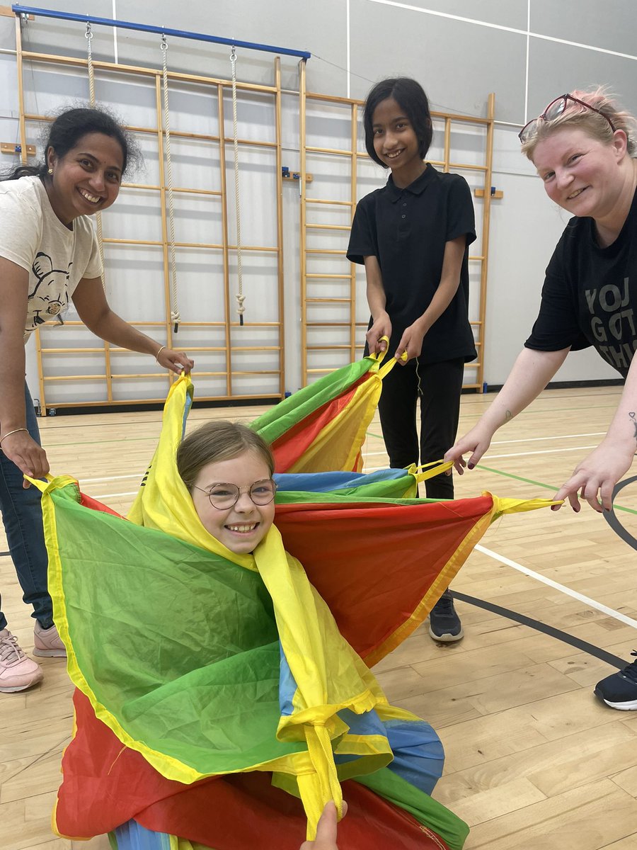 jumpedinburgh's tweet photo. A fun and active session for Mums &amp; Daughters with Active Schools today.  Balloon fitness, parachute games and guided relaxation. A fab way to end before mid term @ActiveSchoolsED #activefamilies https://t.co/PJv5e6630q