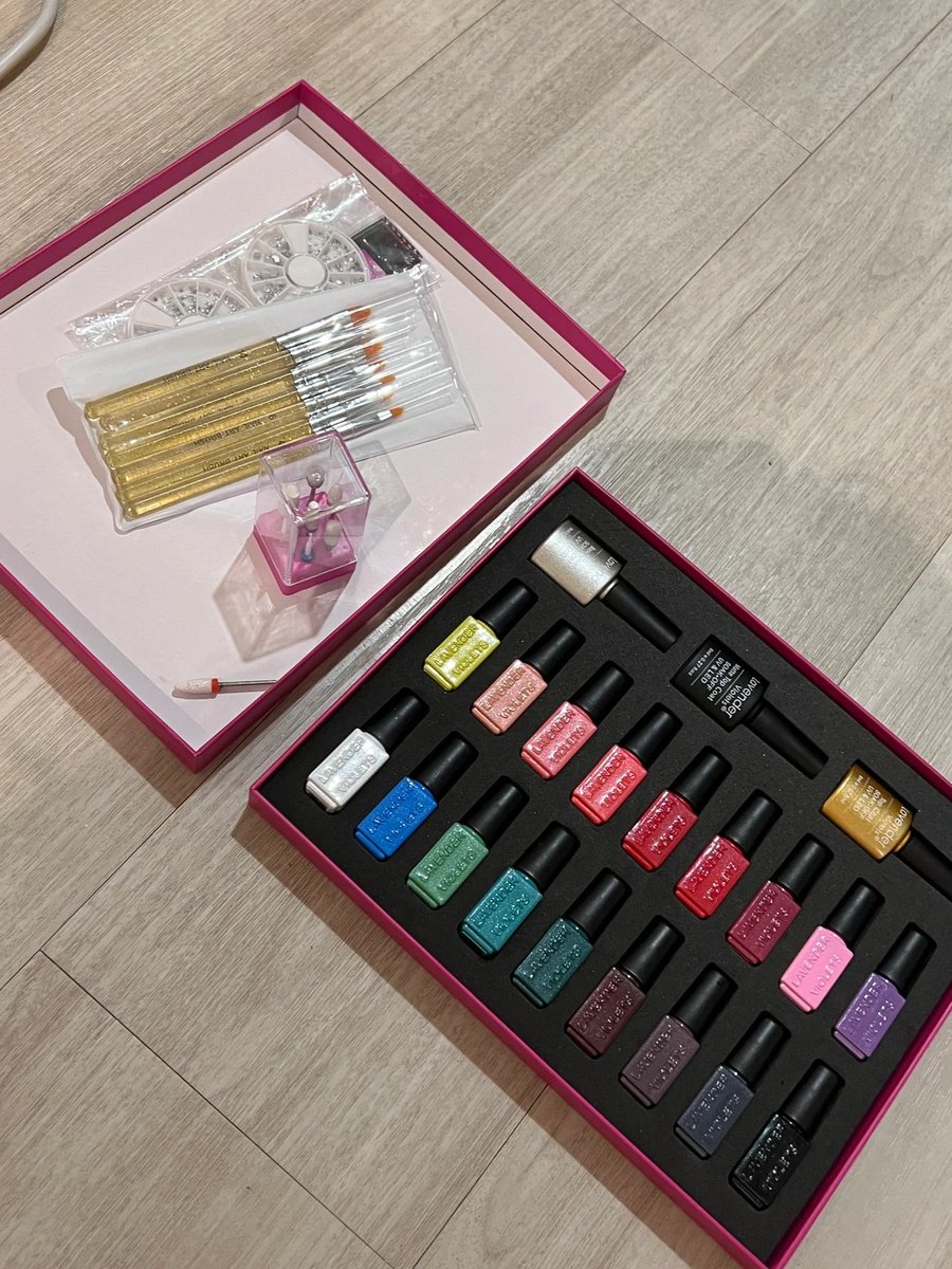 janesorrells's tweet photo. Nail art is the perfect way to express your playful side 💅💃 https://t.co/0UAJ3UJe2b