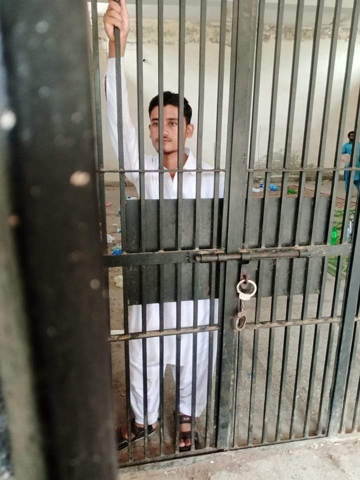 سورھ مرين سوڀ لاء,ته دل جا وهم وسار,
هڻ ڀالا وڙھ ڀاڪرين,آڏي ڍال م ڍار, 
مٿانهن تيغ ترار,مار ته متارو ٿيئين,
#ReleaseIrfanZuhrani