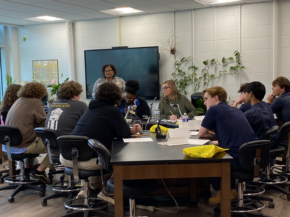 hsytchr's tweet photo. @MobilePublicSch students competing at @BishopState today for Round 2 of the Scholars Bowl Tournament. (Pictured Barton Academy defeats Faith Academy; and a very close match between MGM &amp; Cottage Hill.) https://t.co/VuRZ47htup