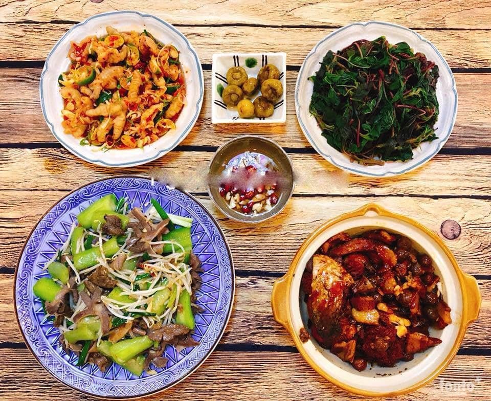 otis_call's tweet photo. 🍀 Shiitake mushrooms with soy sauce

🍀 Boiled tofu

🍀 Boneless chicken feet stir-fried with lemongrass and chili

🍀 One-sun squid steamed with ginger

🍀 Boiled spinach

#cooking #easycooking #foodie #food #cook #X #earnX https://t.co/WtVtDz3I2a