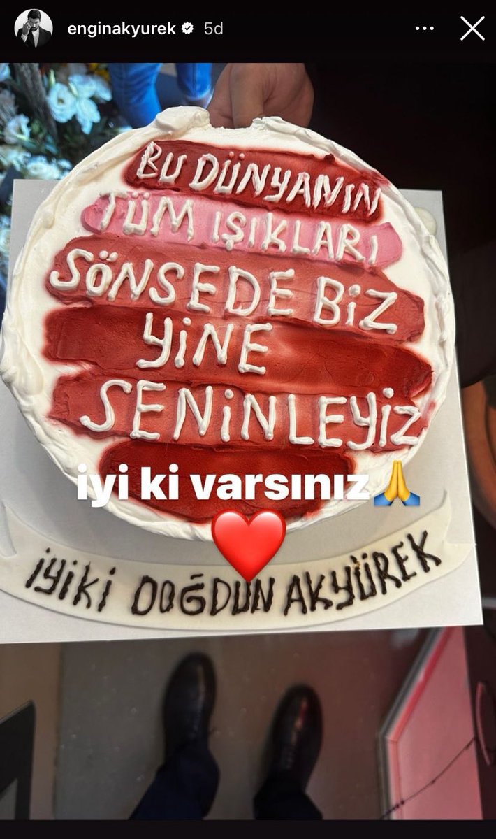 esraea82's tweet photo. Sende iyi ki varsın  Akyürek 🙏🏻başta sete giden Hilal ve Ebru ‘ya ❤️emeği  geçen arkadaşlarıma tekrar teşekkür ederim 🙏🏻 😍🌺🎂 #EnginAkyürek https://t.co/Utte9a9IJ1
