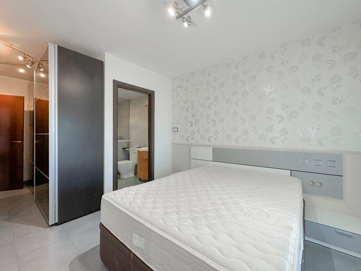 grupbadia's tweet photo. 📍 Alcarràs, Dúplex 145 m² 

Rebaixat a 133.000€ des de 139.000€! 

🛏️ 4 Hab, 🛁 2 Banys, 🌞 Terrassa, 🌅 Balcó, 🚗 Pàrquing, 📦 Traster. 

Contacta amb Grup Badia 973 79 15 72 per més info! 

#grupbadia #alcarràs #dúplexenventa https://t.co/Diu6j42wvL