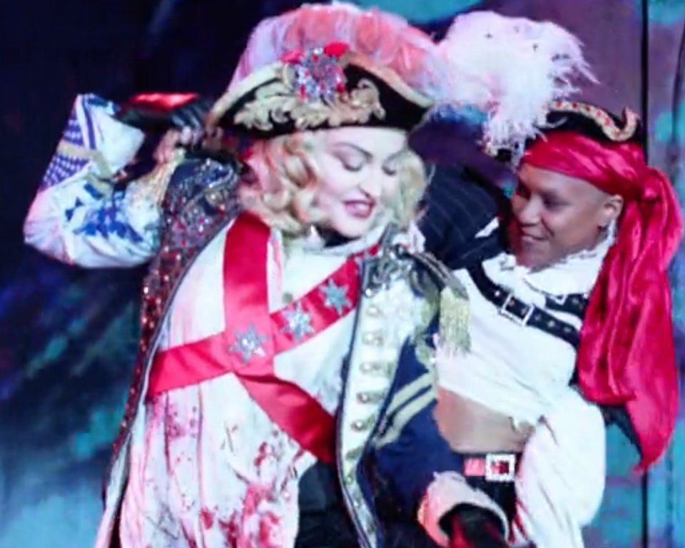 MadameXstatic's tweet image. Tù sabe
It&apos;s a weird kind of energy
Ay, qué rico
There&apos;s no rest for us in this world
Me encanta
There&apos;s a spirit, think I hear it
This is your wake-up call
Let your light shine
Finally enough love

@Madonna #GodControl #IDontSearchIFind #Medellin #Future #MadonnaCelebrationTour