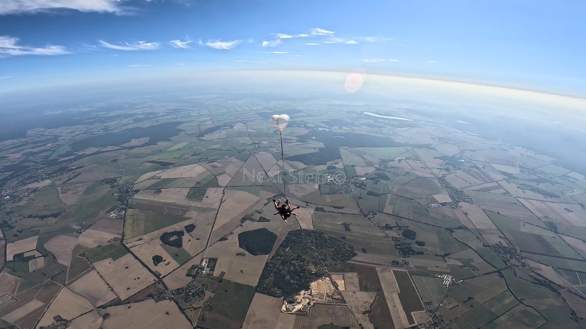 ,In der Luft’
#FotoVorschlag #365Projekt #52Projekt
@FotoVorschlag

🪂 Tandemsprung aus 4000m Höhe 🪂