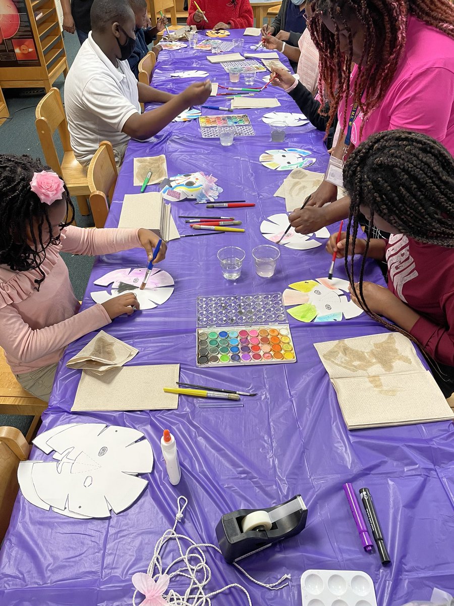 chapelhillms's tweet photo. We are still celebrating Hispanic Heritage Month here at CHMS with a library lesson on the significance of the Day of the Dead and a fun craft where we created our own masks. #handsonlearning #ilovedcsd #hispanicheritagemonth @dekalbschools @dcsdedmedia https://t.co/HKxOmVlhIN