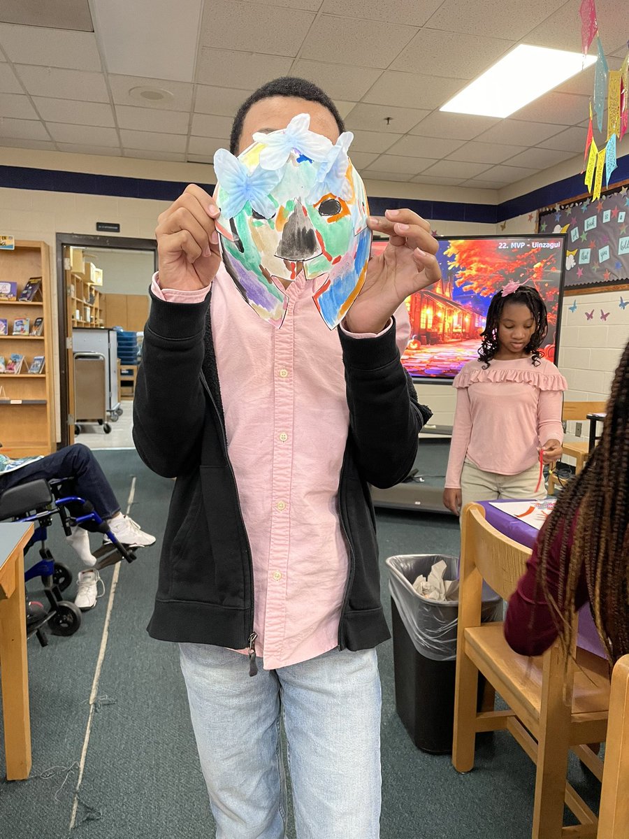 chapelhillms's tweet photo. We are still celebrating Hispanic Heritage Month here at CHMS with a library lesson on the significance of the Day of the Dead and a fun craft where we created our own masks. #handsonlearning #ilovedcsd #hispanicheritagemonth @dekalbschools @dcsdedmedia https://t.co/HKxOmVlhIN