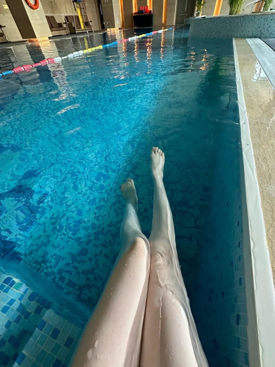 Just chilling at the pool…🌈🌻
The sound of the water is music to my soul.🎶🏊‍♀️🏊‍♀️
