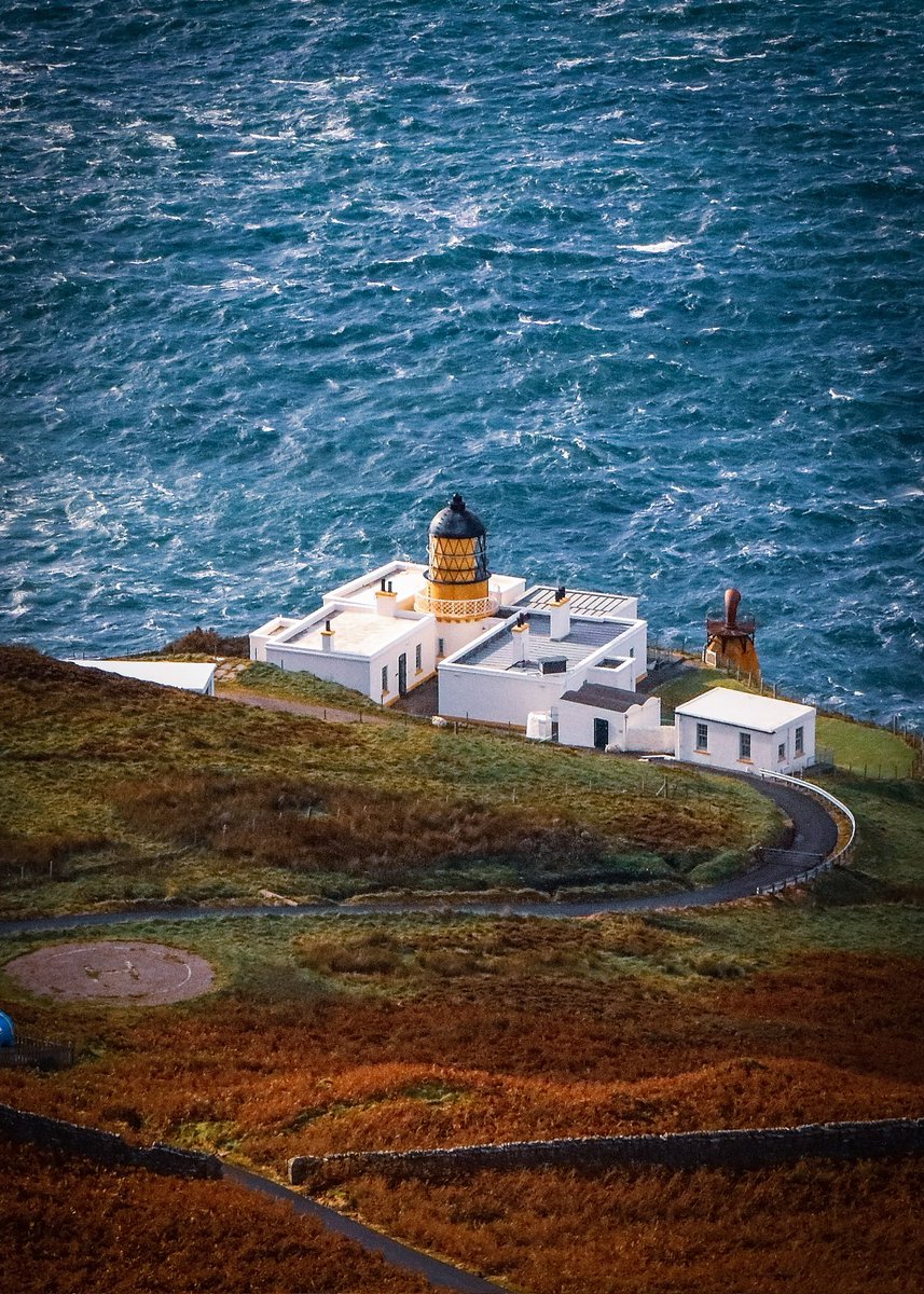 gristdezza's tweet photo. #MullofKintyreLighthouse from today #kintyre @ExploreKintyre @VisitScotland @PtmurtonG @Scottish_Banner @TheChaoticScot @ScotsMagazine @NLB_UK #scotland #lighthouses #Argyll #lonelyplanet #coastal #aidtonavigation #seascape https://t.co/GghRTkGbTv