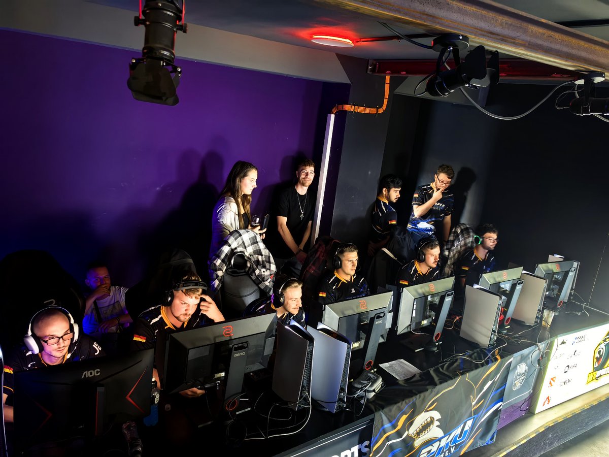 PKUeSportseV's tweet photo. ☆ Matchresult ☆

LAN Tag 1 ging erfolgreich zuende, im 1.Match gegen Maniac Fennecs erspielte man ein 8:2 und 9:1. 
Auch im 2.Match gegen Until Cry konnte sich unser Team um @SnoopyVonPKU mit zwei 7:3 Siegen behaupten.
Ausführlicheres auf unserem Insta Channel

#pku #pkuesports https://t.co/zlPYRyLquR