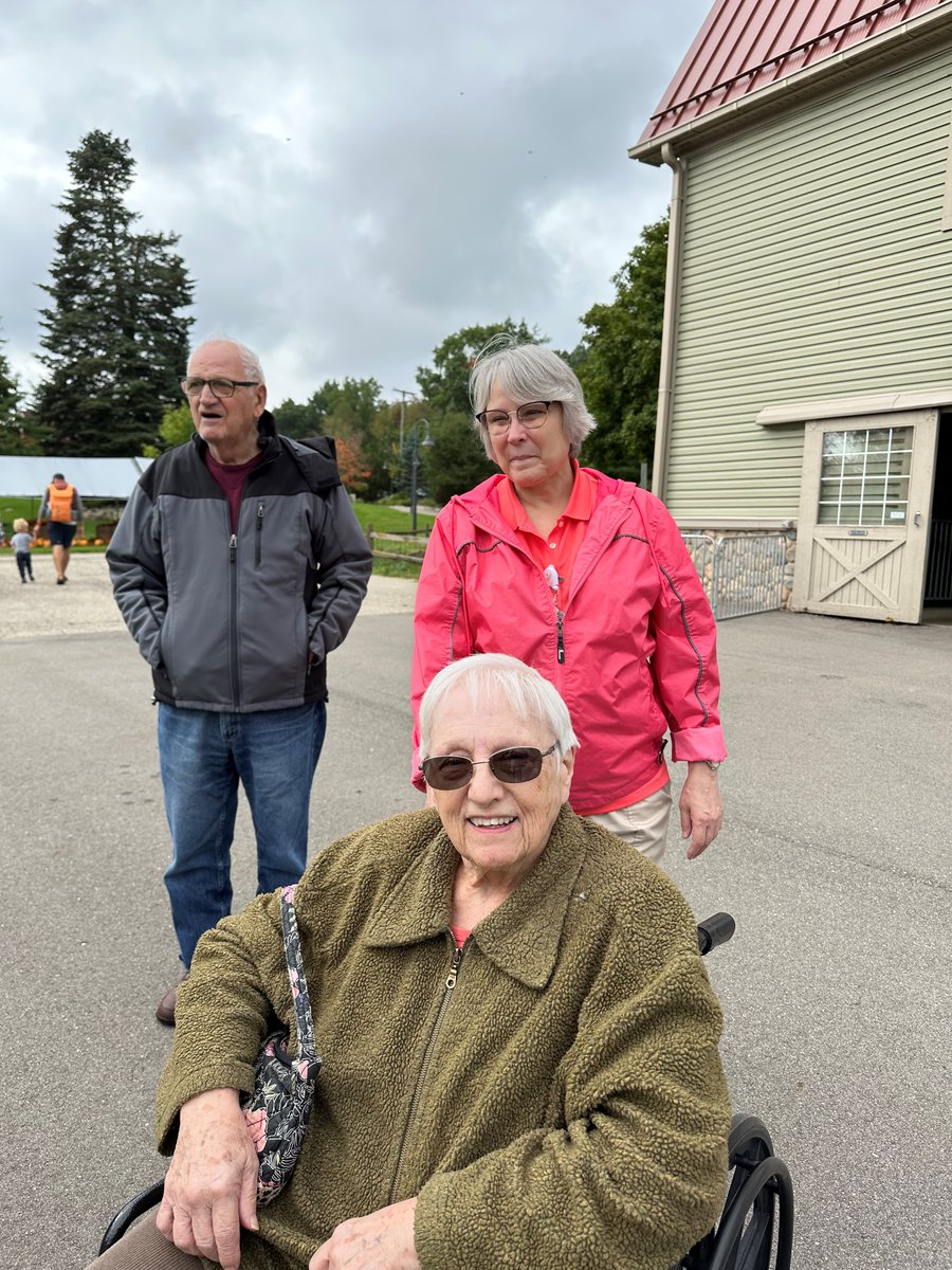 Willows_Howell's tweet photo. Our residents enjoyed the farm animal at Farm Center of Kensington Metropark. #BFF #kesingtonpark #TrilogyBFF #BFFProgram https://t.co/gZ8zStr5sx