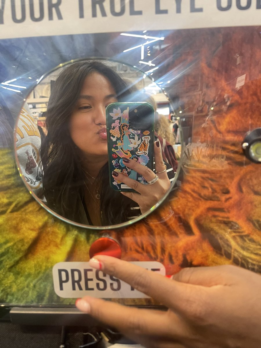 I didn’t notice how much of a funk I been in lately. Didn’t wanna take pictures. Didn’t think I looked good (what ever that means) but had to snap out of it. This time of year is my favorite and I wanna do cute stuff and document. Like look at me I might even do a dump 😭☁️🍎🍂🥂