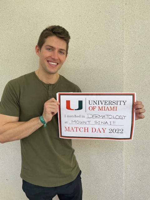 MSHSDerm's tweet photo. ๐จโโ๏ธ Get to know our Residents! ๐ฅ
As #Match2024 and #DermMatch are underway, we are sharing why our residents chose the Icahn School of Medicine for their training!
This is Scott Stratman, M.D., M.P.H. - PGY2! ๐ Check out our Instagram for more facts about him! https://t.co/XKBCWxTvsl