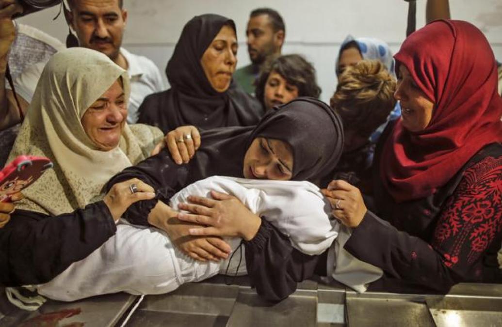 UNA NUEVA NAKBA: LIMPIEZA ÉTNICA EN GAZA

El mayor hospital de Gaza, Al Shifa, está en la zona norte de Gaza. Es imposible trasladar a sus 7.000 heridos, pero Israel ha ordenado que se evacúe la zona. Según la OMS, esa exigencia es “una sentencia de muerte”. Dentro de poco, los