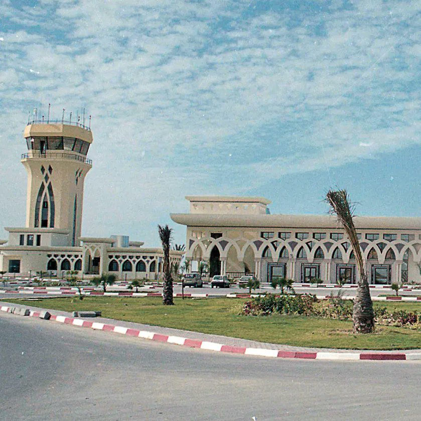 hahussain's tweet image. In Nov 1998, the Clintons and the Arafats, American and Palestinian first couples, inaugurated the Gaza International Airport. Gaza also had a port and a casino planned. Hamas never accepted peace with #Israel. To sabotage it, Hamas launched dozens of suicide bombings between…