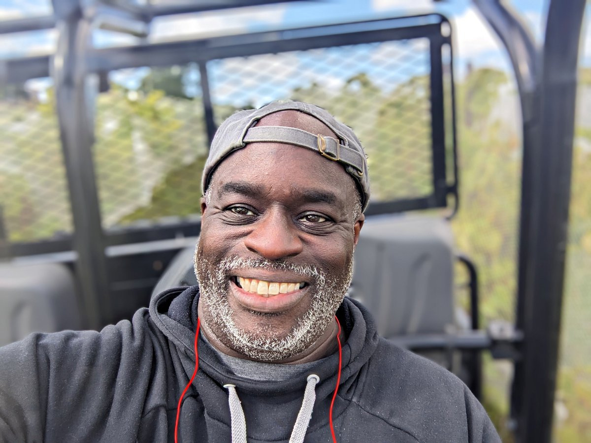 😄What a great way to spend the morning getting to work, don't you agree? #wine #winewinewine #myNyarai #winecountryON #celebratewine #winelover #winetime #lovewine #wineenthusiast #virtualwinery #grapevines  #buylocal  #supportBlackownedwinery #vineyard  #winemakerslife