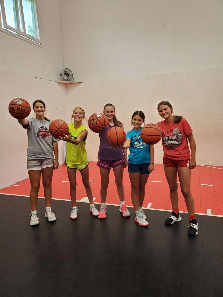 kostroskihoops's tweet photo. 7th/8th graders prepping for the upcoming season! https://t.co/dGGWLq1gxF