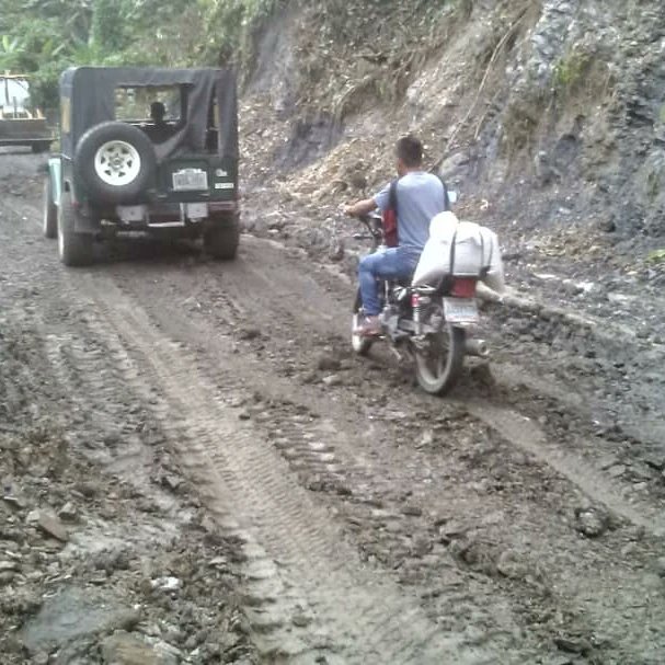 VillegasJobito's tweet photo. Hoy Viernes equipo de la Dirección de Transporte Vialidad  de Alsucre, continuo la rehabilitación pasos críticos vía Guayabital... Seguimos trabajando y sembrando libertad para siempre https://t.co/prjo4WEC9C