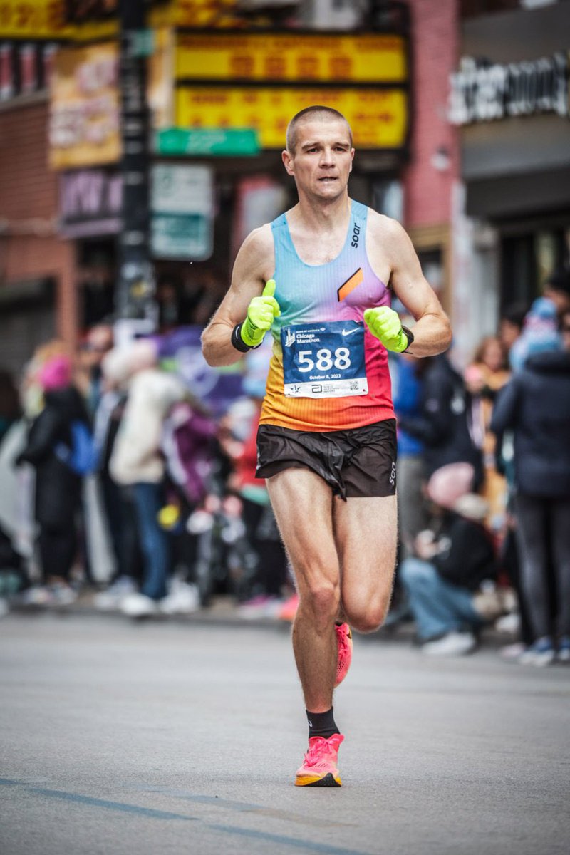 Dhudders7's tweet photo. Chicago Marathon photos - looks like 93rd overall, &amp; 5th in age group out of 47,500.  

5 Majors down:

Chicago - 2.26.14
Berlin - 2.26.42
London - 2.27.32
Tokyo - 2.31.38
New York - 2.38.17
Boston - pending 2024 (looks like a sub 2.29 needed to achieve average of a sub 2.30) https://t.co/sTNvLlHGF5