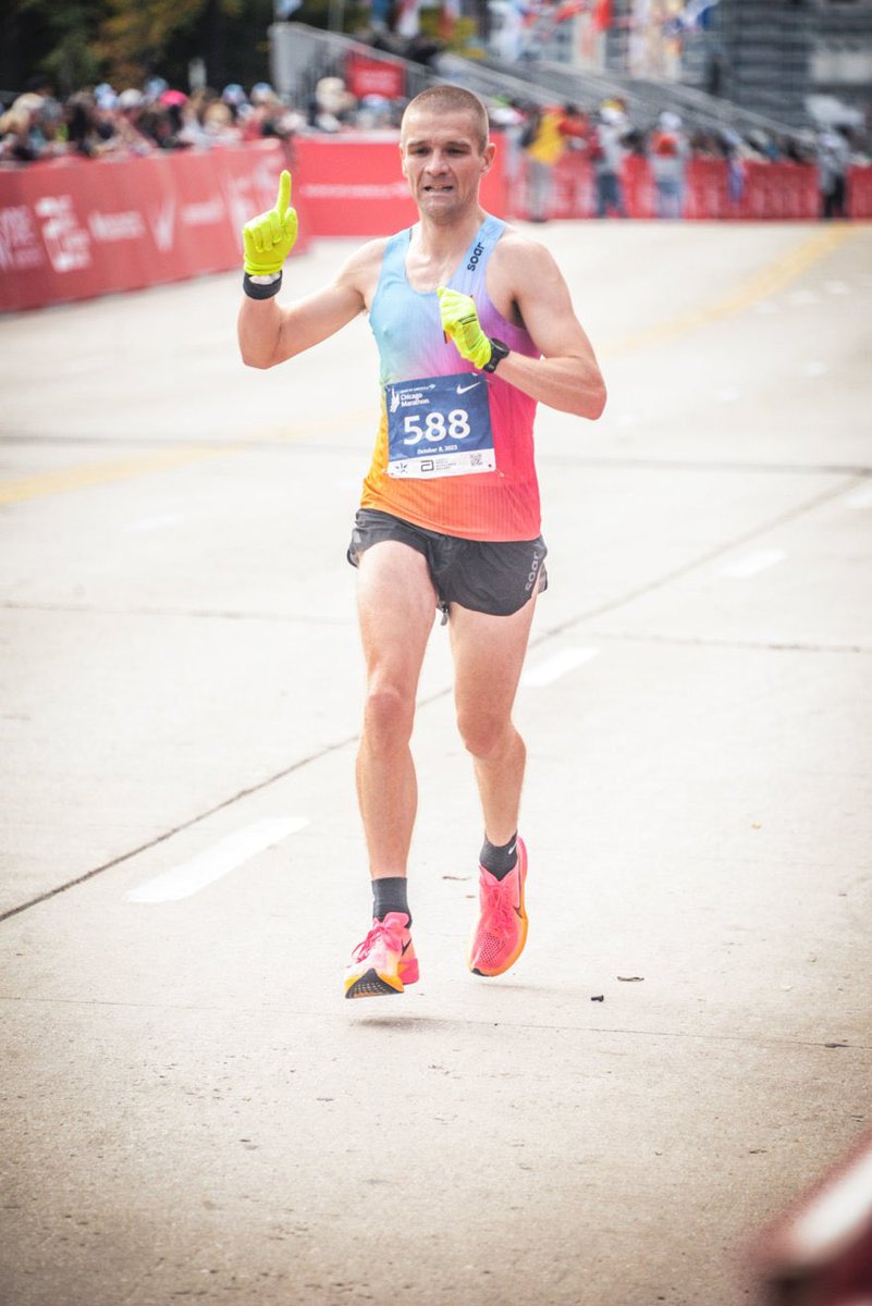 Dhudders7's tweet photo. Chicago Marathon photos - looks like 93rd overall, &amp; 5th in age group out of 47,500.  

5 Majors down:

Chicago - 2.26.14
Berlin - 2.26.42
London - 2.27.32
Tokyo - 2.31.38
New York - 2.38.17
Boston - pending 2024 (looks like a sub 2.29 needed to achieve average of a sub 2.30) https://t.co/sTNvLlHGF5