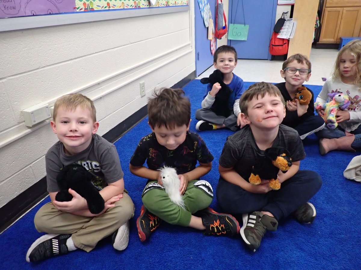 MclayVirginia's tweet photo. Listening to a Dog story!!!   #hdsdpride   #hdespride https://t.co/0p0berXrl9