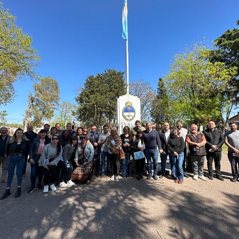 CascallaresPJ's tweet photo. 🇦🇷⚓️ En el marco del 158° aniversario de Glew, hoy realizamos un emotivo acto en la Plaza San Martín de esa querida localidad browniana junto a las instituciones y a nuestras vecinas y vecinos.
#BrownCumple
#GlewCumple https://t.co/Ip8LOomw03