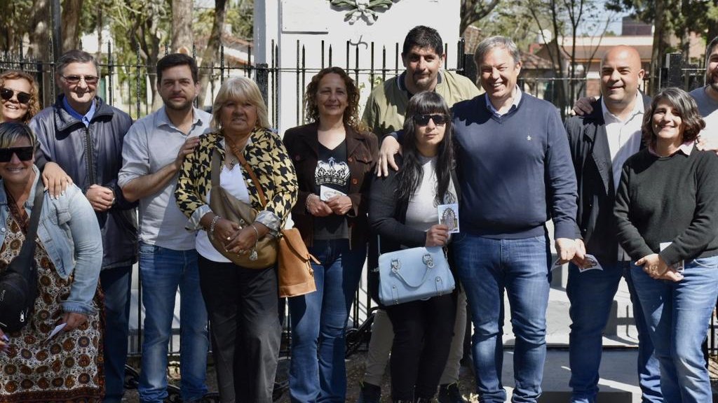 CascallaresPJ's tweet photo. 🇦🇷⚓️ En el marco del 158° aniversario de Glew, hoy realizamos un emotivo acto en la Plaza San Martín de esa querida localidad browniana junto a las instituciones y a nuestras vecinas y vecinos.
#BrownCumple
#GlewCumple https://t.co/Ip8LOomw03