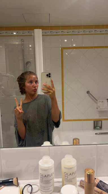 ✌🏼✌🏾✌🏿 https://t.co/BuFL26N9mu