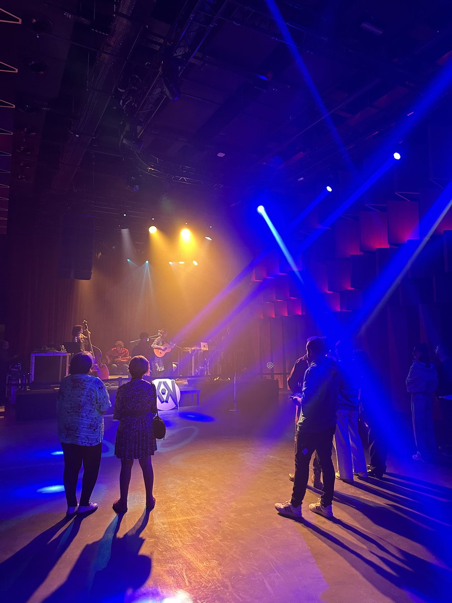 Geldiğimiz konserde ekip hariç 5 kişi olmamız şaka mı?