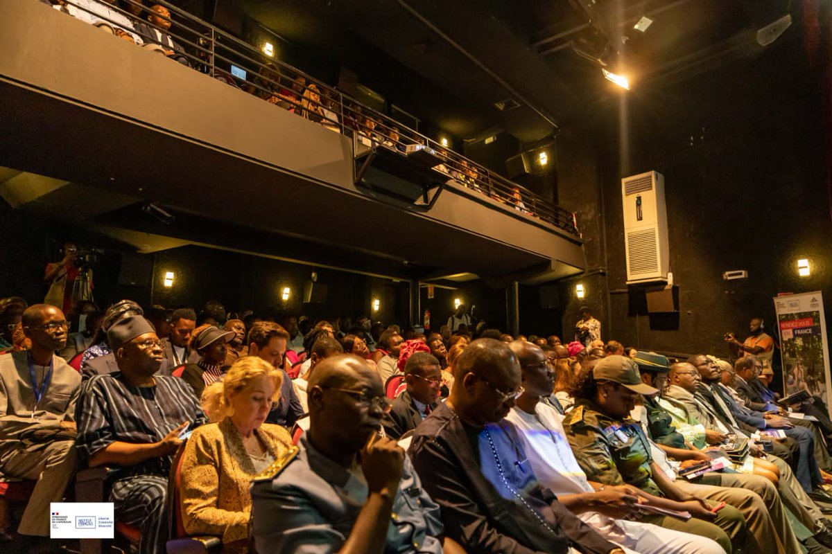 YannLorvo's tweet photo. 10 ème édition du #SAPEF à #Douala après #Yaoundé avec @IFCameroun @FRauCameroun @CampusFrance. C'est le grand salon annuel des études supérieures en France. L'occasion pour 11 000 étudiants 🇨🇲 de rencontrer les 80 exposants  🇨🇵🇨🇲. Le thème 2023:  la recherche et l'innovation. https://t.co/da9rk4EN3B