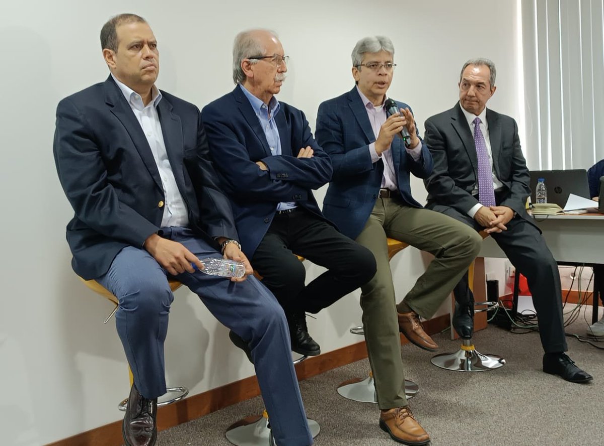 elucabista's tweet photo. El #CEPyG de @EnlaUCAB presentó su más reciente encuesta en un especial de Prospectiva Venezuela 2023: "La Primaria ya cumplió con uno de sus objetivos más importantes: movilizar hacia un cambio de escenario político".
Vía @PolitikaUCAB
Lea detalles: https://t.co/onlRdtRu94 https://t.co/zsExtZ3yvD