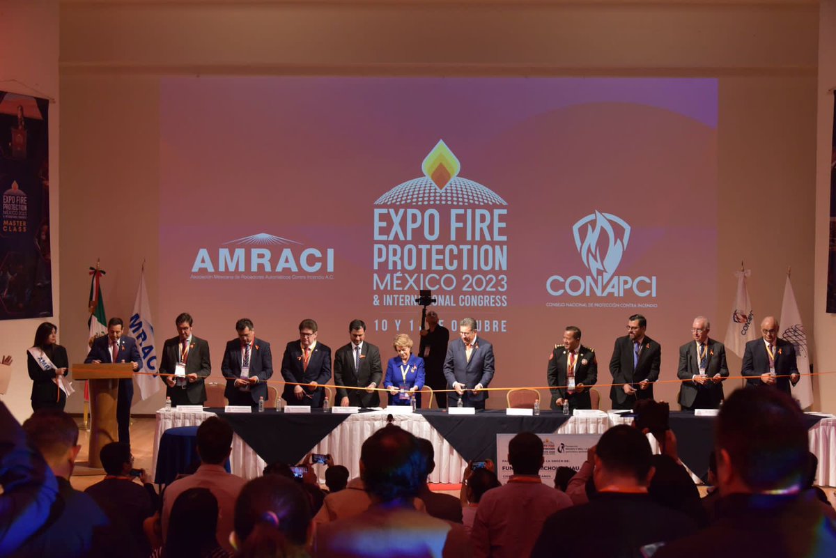 amracimx's tweet photo. Así se vivió la inauguración de #ExpoFireProtection organizada por #AMRACI-#CONAPCI, con la participación de lideres de las distintas confederaciones, cámaras y asociaciones de industriales, colegios de profesionales, fundaciones e invitados internacionales
#LaLuchaEsDeTodos https://t.co/JYsqfxxRAq