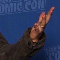 Cevansforever13's tweet photo. #ChrisEvans at the #NewYorkComicCon and yes ladies with wedding rings 💍💍💍

So we can officially say that our @ChrisEvans is married 😍😍😍😍 https://t.co/owMhGOUXx1