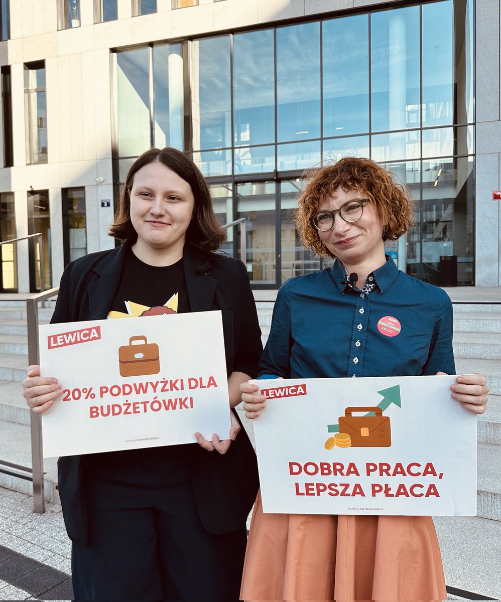 dgpopiolek's tweet photo. W odcinku nr 8 pod tytułem “Parks and recreation” wraz z @ewaowerczuk
pod Sądem Apelacyjnym w Krakowie mówiłyśmy o sytuacji pracowników sektora publicznego. Nasze stanowisko jest jasne: potrzebujemy 20-procentowej podwyżki w budżetówce. Teraz! https://t.co/nm8GnW90pn