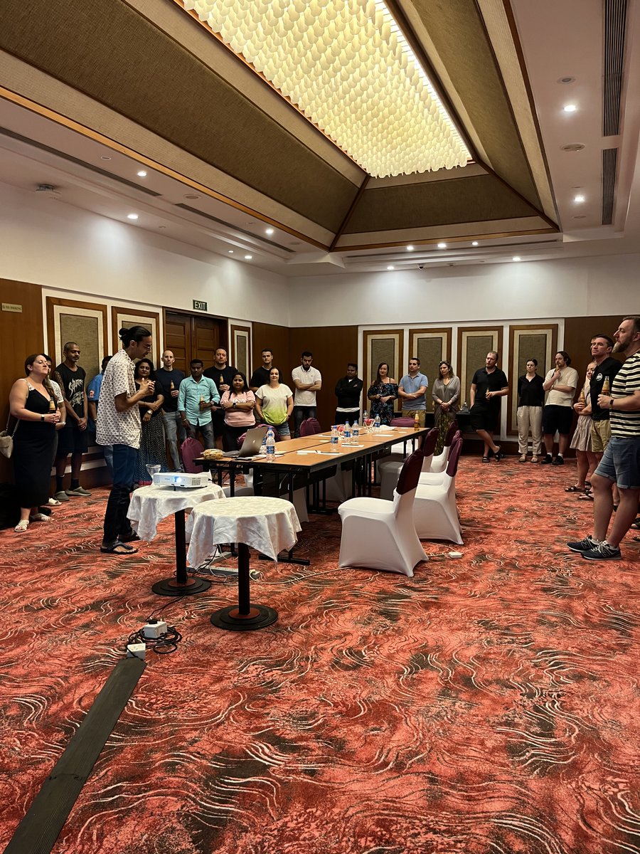 Hewshott tweet media