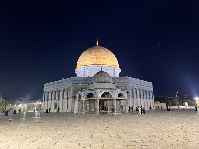 “Ey Rabbimiz! Üzerimize sabır yağdır, ayaklarımızı sağlam bastır ve şu kâfir kavme karşı bize yardım et.”

Bakara - 250