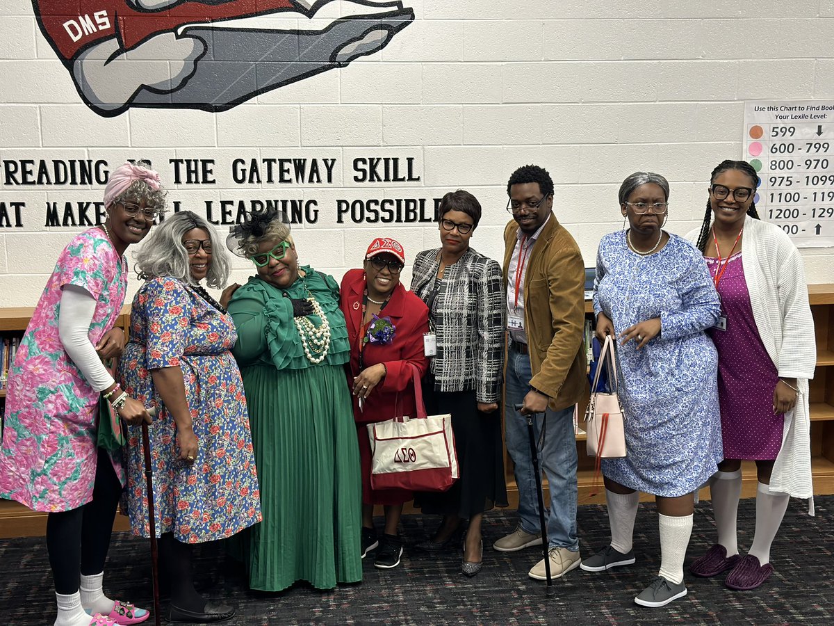 iam_MarlonG's tweet photo. Ending homecoming week with Senior Citizen Day! This week was obviously for the staff! The grown folks won! 🤣 @DutchtownMS_HCS #TheDutchtownWay https://t.co/TK0sr5arev