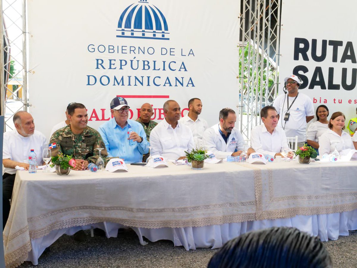 JulitoFulcar's tweet photo. Participamos hoy en el acto inaugural de la Ruta de la Salud en Peravia; una jornada médica de dos días para brindar múltiples servicios médicos para mejorar la salud de nuestros ciudadanos/as, organizado por @SaludPublicaRD , por instrucciones del Presidente @luisabinader . https://t.co/HzBTw4CV4C