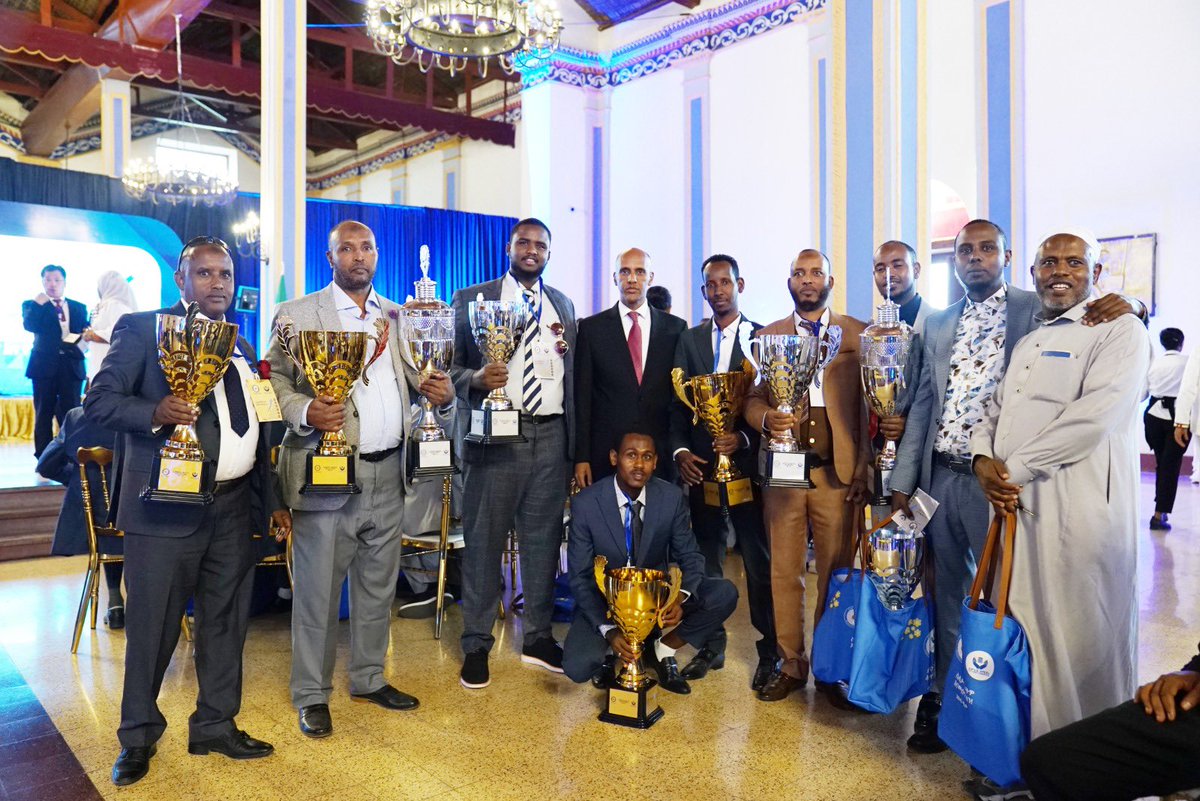 Mustafe_M_Omer's tweet photo. Pleased to see a good number of business people from Somali Reg included in the list of top 500 best performing taxpayers. In the 5 years before 2018, 605 investors with a capital of Birr 10m registered; after the reform, it is 2000+ investors with a capital of Birr 35billion. https://t.co/UZSvrrjjMg
