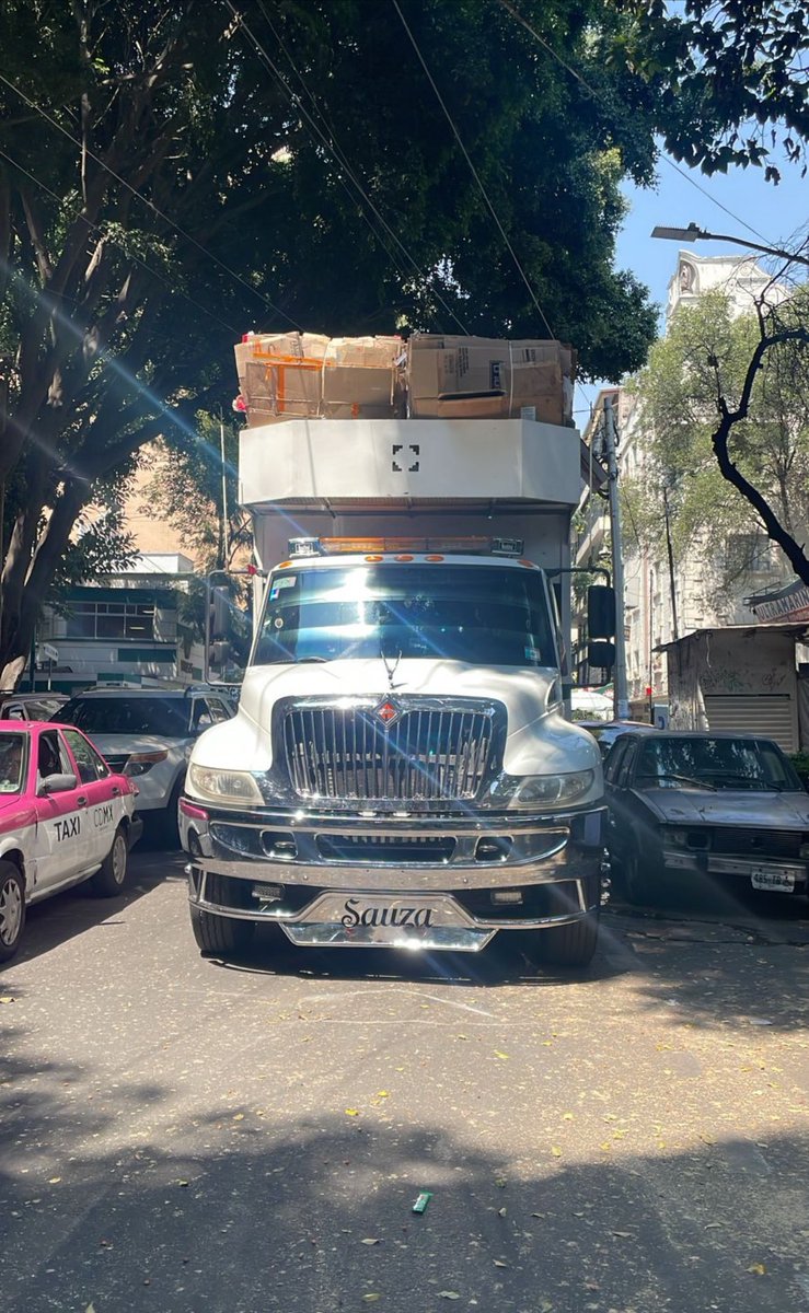 styvimejia's tweet photo. @SandraCuevas_ tenemos un problema con el concesionario de la basura de la calle de Toledo en la colonia Juárez, el sr no se lleva la basura si no es de locales, es prepotente con los vecinos y nos insulta, además deja un puerquero, nos podrían ayudar a revisarlo https://t.co/3zKkAeYJCw