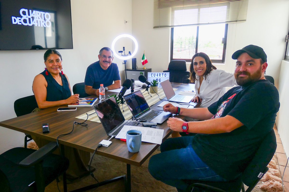 Hoy me tocó ser la cuarta integrante de <a href="/cuartode4/">CuartoDeCuatro</a>; vine como invitada a grabar un capítulo de este podcast familiar, junto a Bego, Ricardo y mi amigo <a href="/JAHFraguas/">José Antonio Hernández Fraguas</a>. He disfrutado mucho esta plática y haber compartido de tanto con ellos, les estaré avisando cuando ya esté listo el