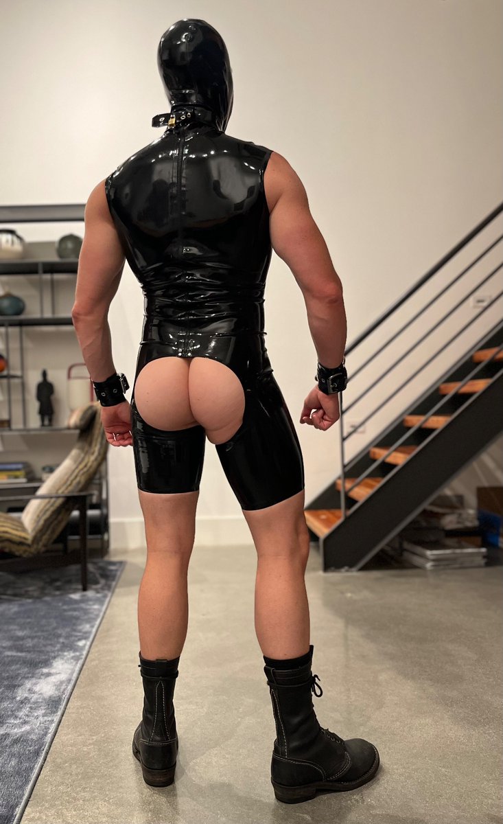 Muscle_rubberSF's tweet photo. Just a casual evening outfit https://t.co/GgF2kqQpuF