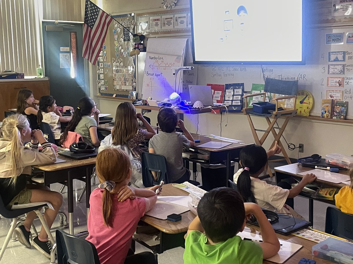 messineomarvels's tweet photo. Today we had math class with @gregtangmath .  He taught us the difference between an expression and an equation. #GlendaleUSD #valleyviewelementary https://t.co/lACIY6oumJ