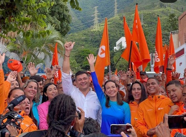 JosePaezRamos's tweet photo. Hoy nuestro candidato @freddysuperlano y nuestro partido @VoluntadPopular decidieron declinar su candidatura en apoyo @MariaCorinaYA una muestra más de desprendimiento, compromiso y amor por el país nacional. Si Se Puede 🇻🇪💪🏽
#VoluntadConVenezuela https://t.co/0avLcbsZxV