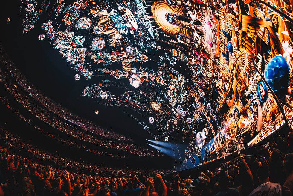 u2songs's tweet photo. https://t.co/39lFKMtJez https://t.co/r9ksLzWBlE