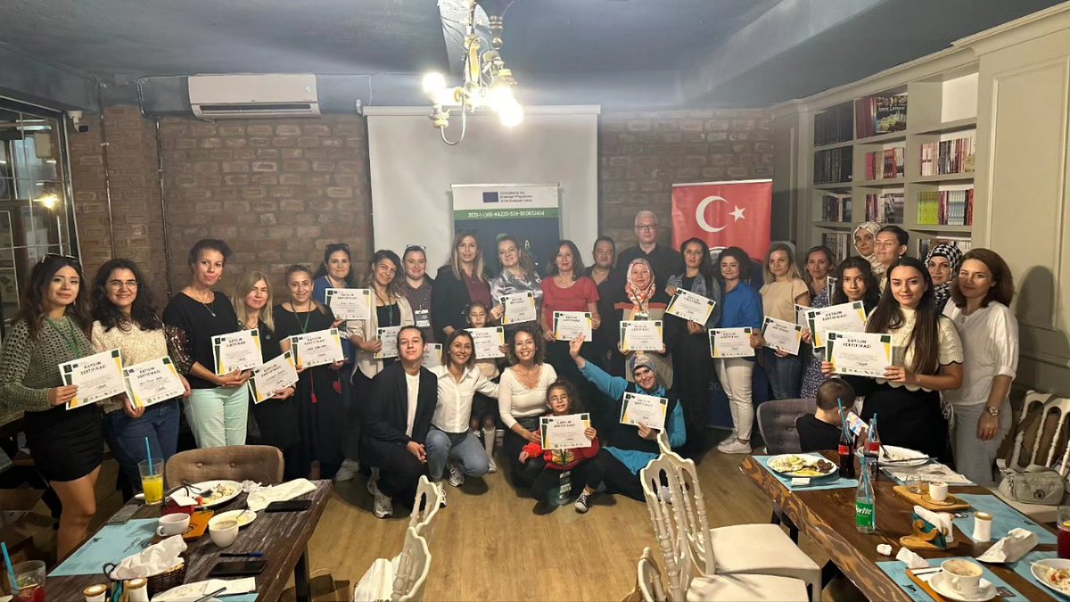 📣Erasmus Günleri 2023 #ErasmusDays kapsamında 12 10.2023 tarihinde ERASMUS+ PLAY &amp; LEARN (2021-1-LV01-KA220-SCH-000032464) Projemizin Çoğaltıcı Etkinliğini ilgili sektörlerden 42 eğitimcinin katılımıyla gerçekleştirdik #ErasmusDays2023 #PlayandLearn #EnglishForKids
<a href="/ulusalajans/">Türkiye Ulusal Ajansı 🇹🇷 Turkish NA</a>