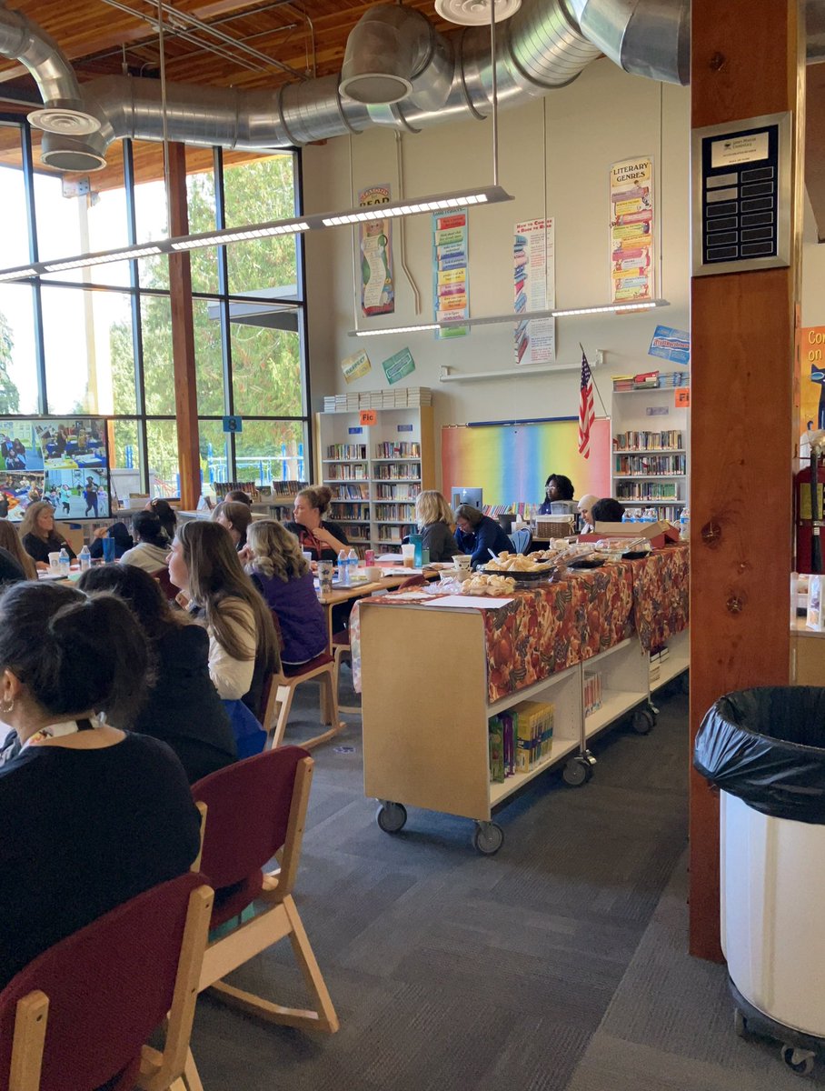 EPS_MonroeES's tweet photo. Monroe Staff Learning and leading together!  @EverettSchools #EPS_Region2 https://t.co/799hlFzAzW