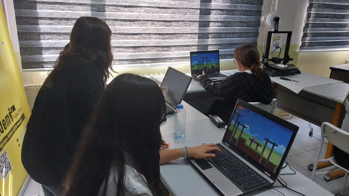 4 Ekim 2023 Çarşamba günü alfa testi Garaj’da gerçekleştirildi.  
14 öğrenci teste katılarak oyunu denedi. Oyunla ilgili geri bildirimler toplandı.
garajalpoguz.com/2023/10/01/hbf…